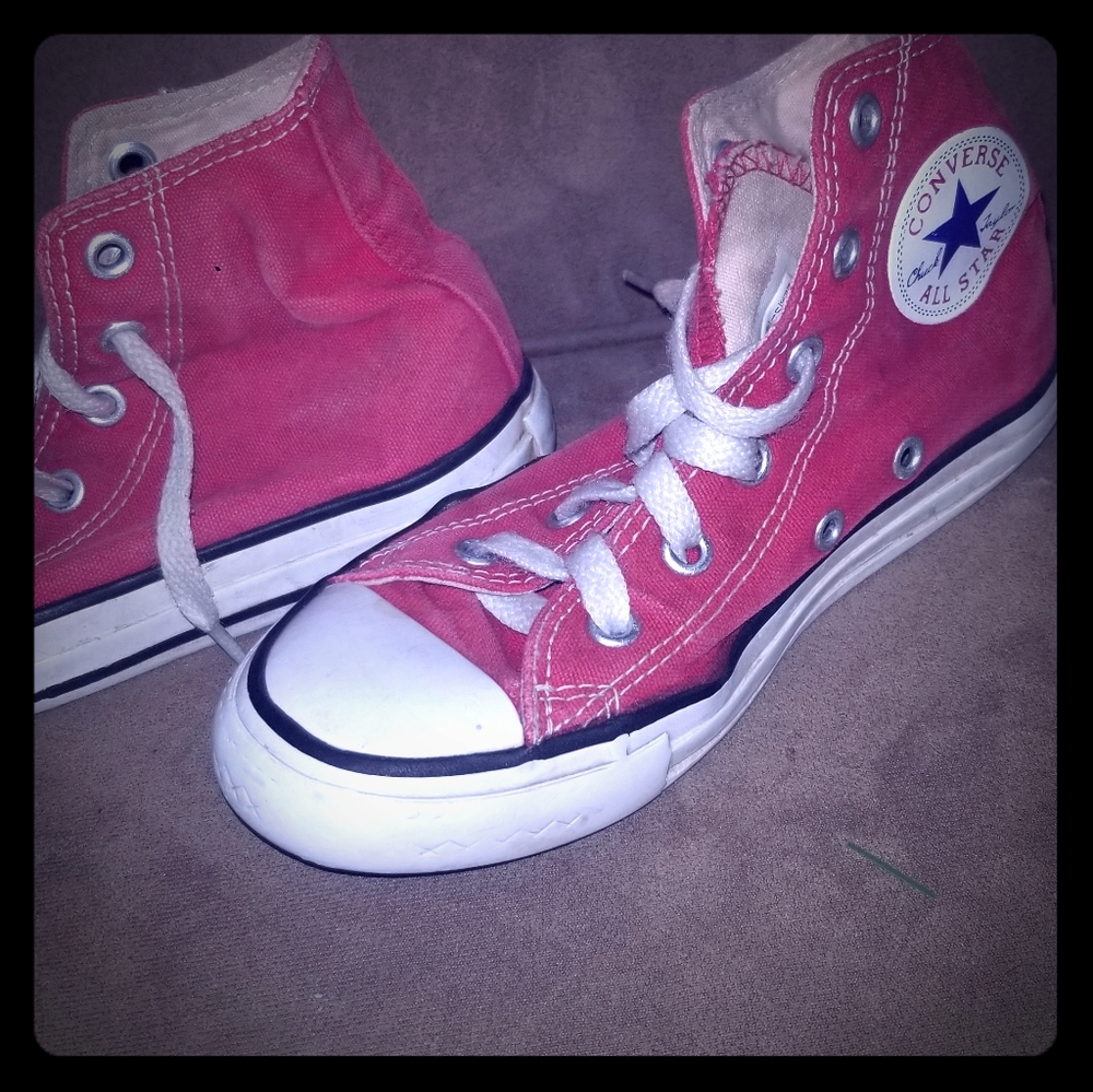 Tennis shoes